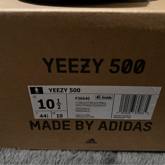 NWT - Adidas Yezzy 500 - Utility Black - Picture 8 of 9